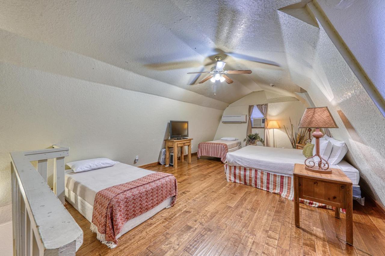 The Olive @ Mendelbaum Winery Guest Cabins 호텔 프레드릭스버그 외부 사진