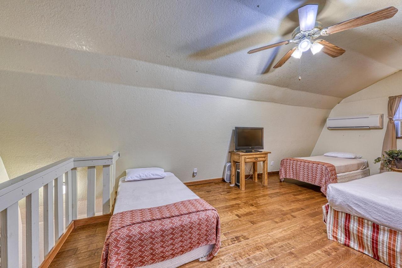 The Olive @ Mendelbaum Winery Guest Cabins 호텔 프레드릭스버그 외부 사진