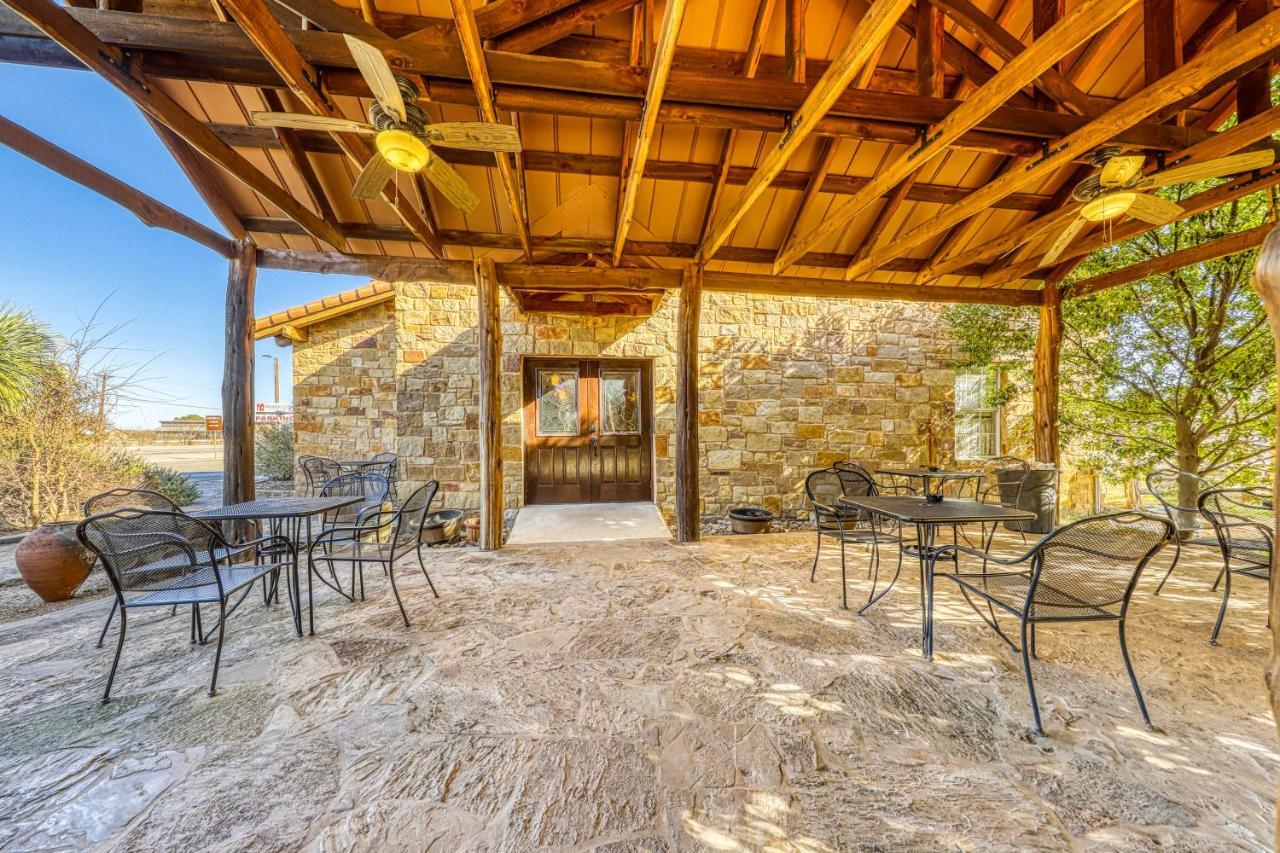 The Olive @ Mendelbaum Winery Guest Cabins 호텔 프레드릭스버그 외부 사진