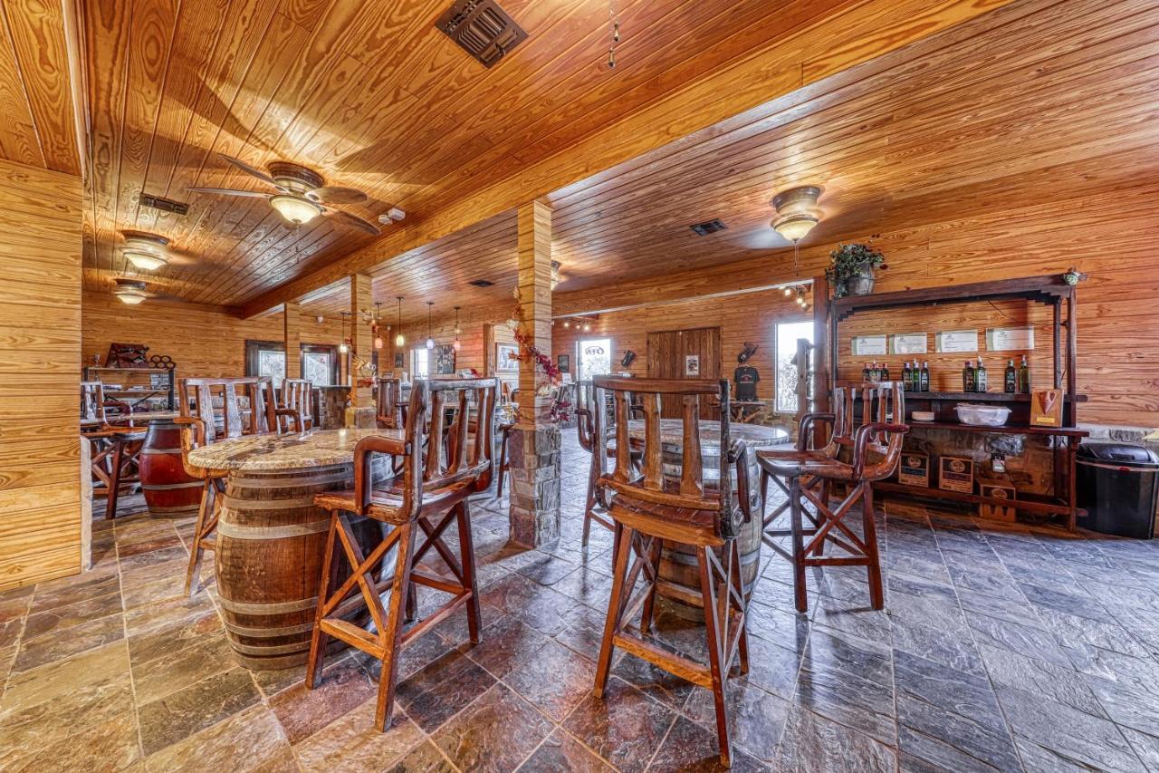 The Olive @ Mendelbaum Winery Guest Cabins 호텔 프레드릭스버그 외부 사진